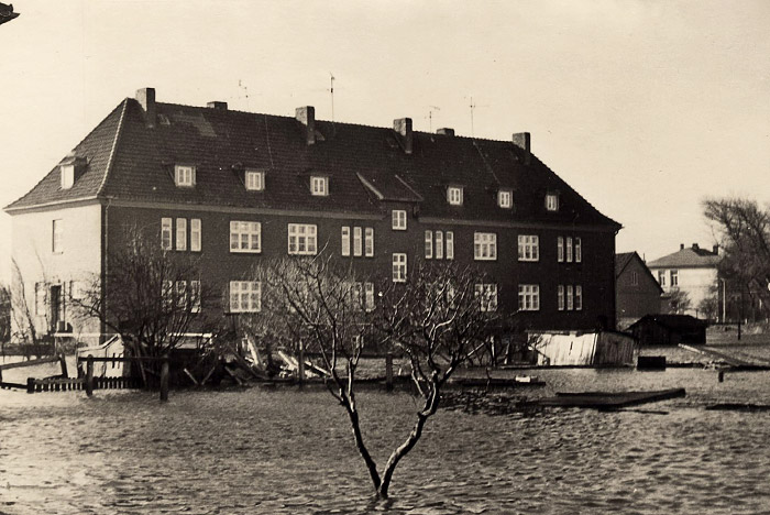 &Uuml;berflutungen im Inseldorf