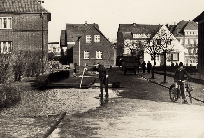 Wasserloch in der R&ouml;singstra&szlig;e