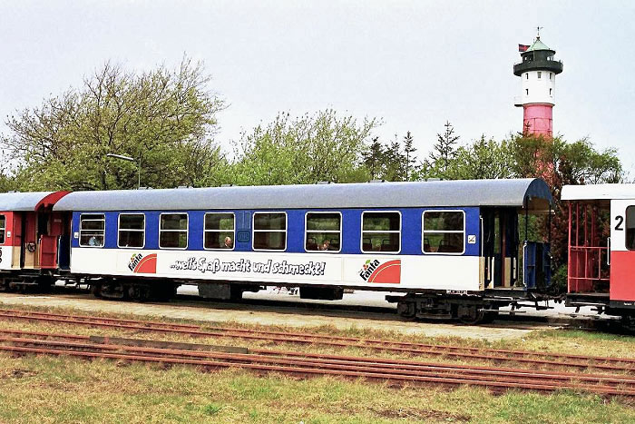 Personenwagen 63&nbsp;115 am Bahnhof