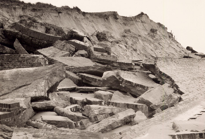 Zertr&uuml;mmerte Nordufermauer