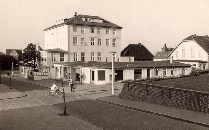Stra&szlig;enkreuzung am Morgen