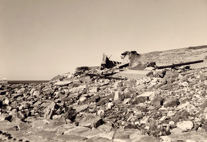 Strandmauer im Westen