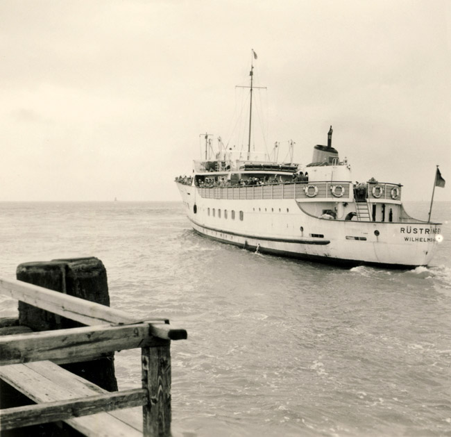 Die MS &raquo;R&uuml;stringen&laquo; geht in See