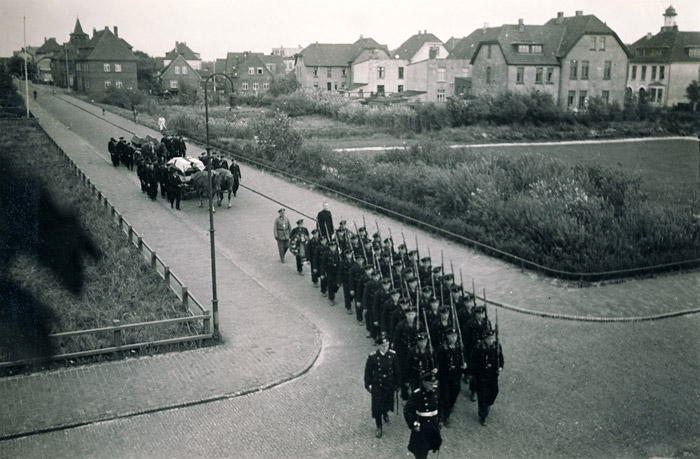 Begr&auml;bnis englischer Flieger