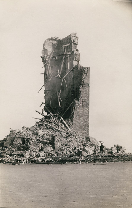 Westturm nach der 1. Sprengung