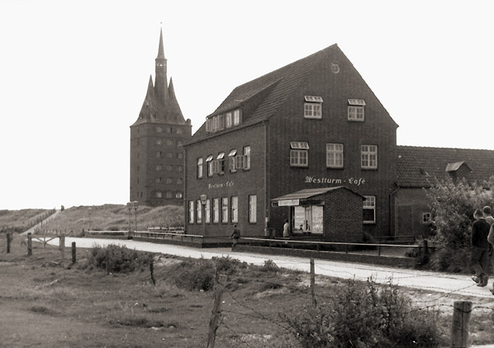 Westturm, Westturm-Caf&eacute; und Westturm-Kiosk