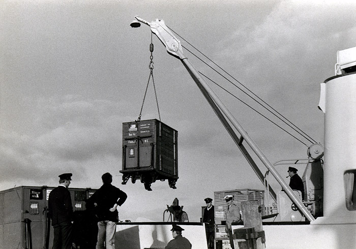 Verladearbeiten am Westanleger