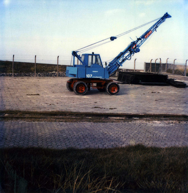 Fuchs Bagger auf dem WSA-Schirrhof