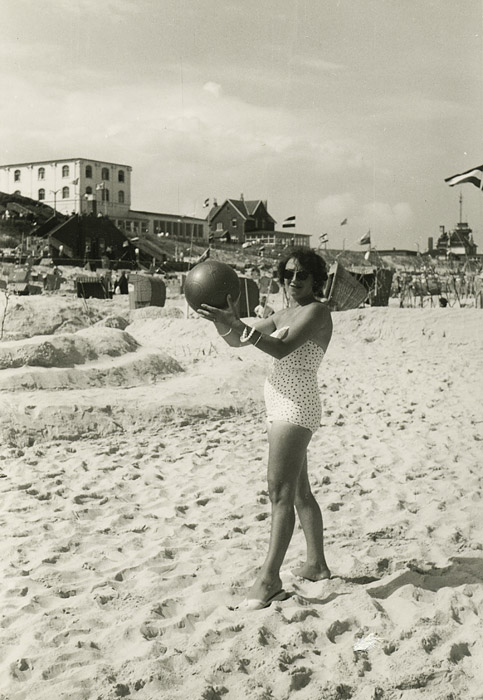 Ballspiel am Strand